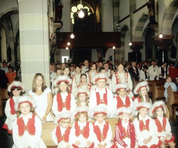 2005 129A33 KG, 25 Jahrfeier, Messe, Tanzgruppe (Copy)